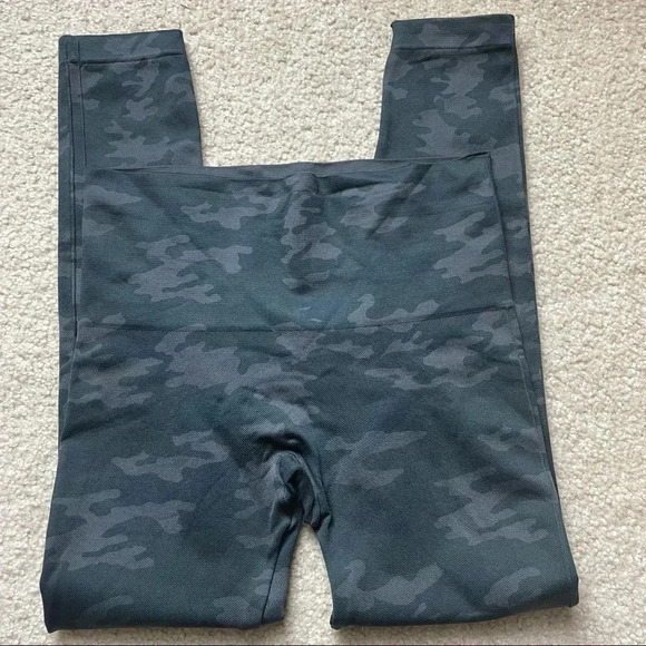 Spanx Seamless Camo Leggings - Picture 3 of 7